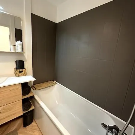Appartement Cosy Avec Balcon Et Piscine Besancon Exterior photo