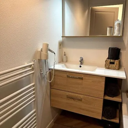 Appartement Cosy Avec Balcon Et Piscine Besancon Exterior photo