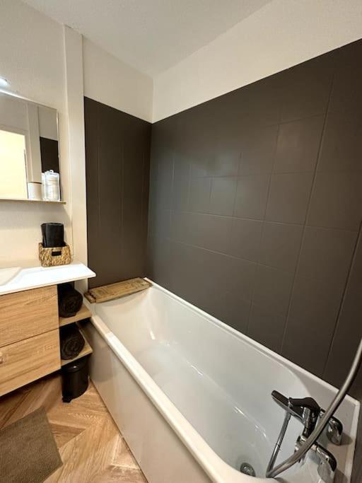 Apartment Cosy Avec Balcon Et Piscine Besançon